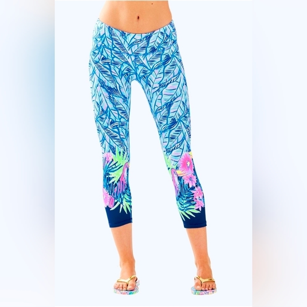 Lilly Pulitzer Women's Luxletic 21" Jolena Weekender Tropical Print Cropped...